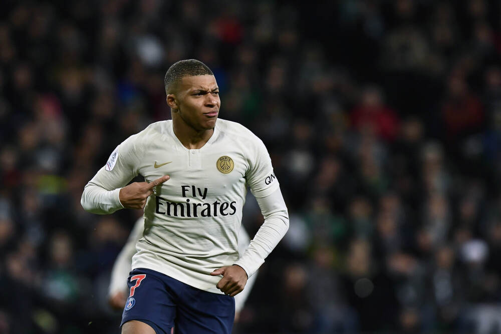 甘肃金塔：光热发电让“沙戈荒”变身绿电宝库